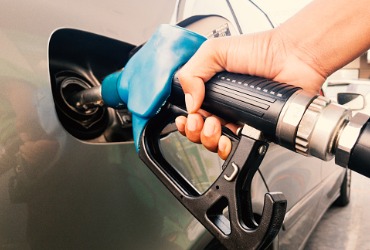 Person filling up car tank, Gasoline Delivery in Pontiac IL